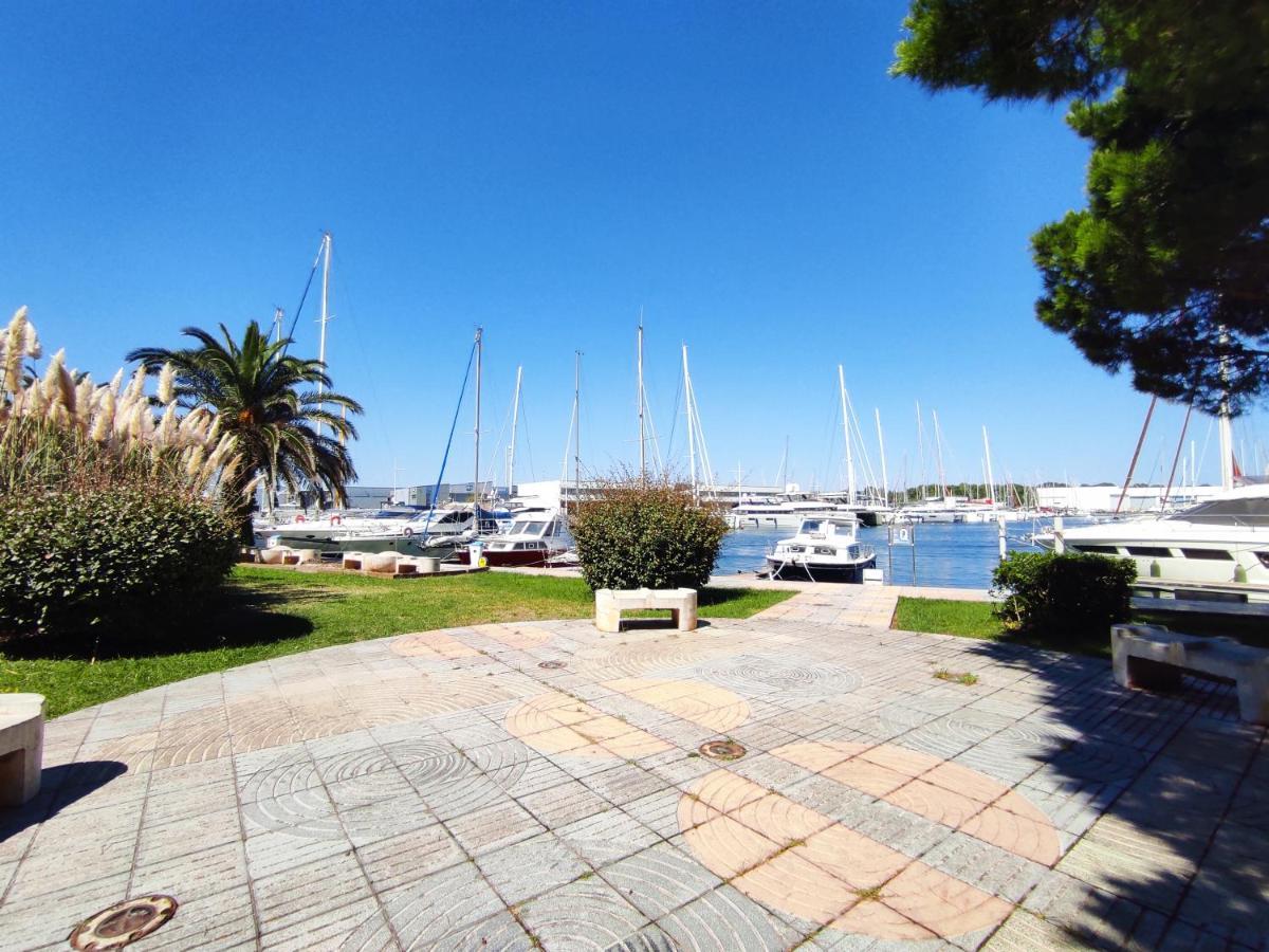 Magnifique T2 Au Calme Avec Une Superbe Vue Sur Le Port Canet Exterior foto